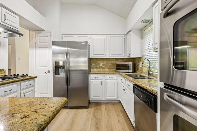 3222 Kempwood Drive, Sugar Land, TX 77479