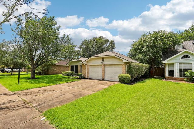 3222 Kempwood Drive, Sugar Land, TX 77479