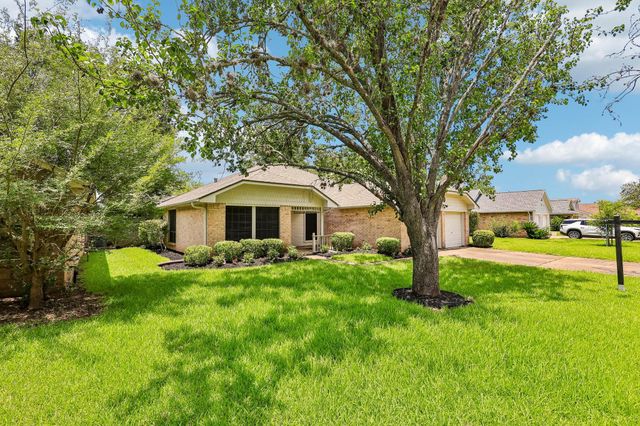 3222 Kempwood Drive, Sugar Land, TX 77479