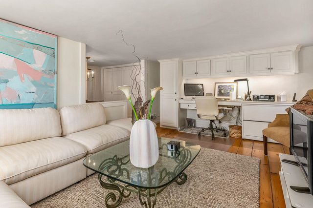 20 Atkinson Street, Portsmouth, NH 03801