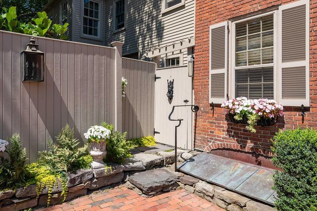 20 Atkinson Street, Portsmouth, NH 03801