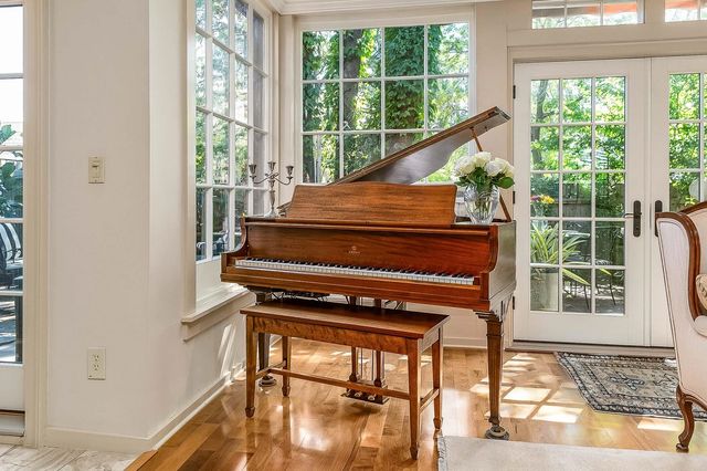 20 Atkinson Street, Portsmouth, NH 03801