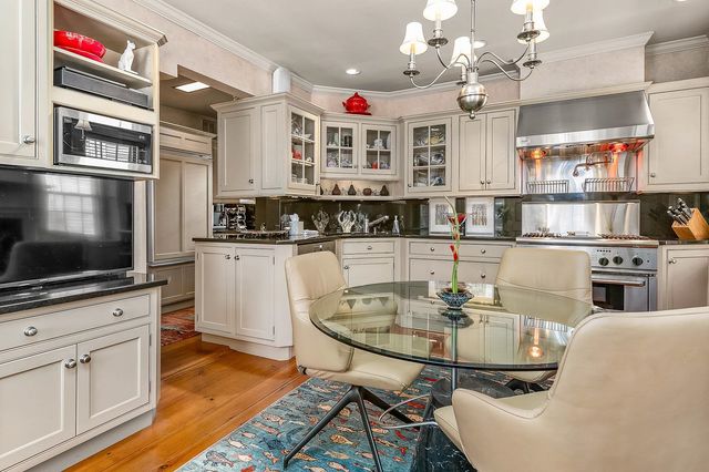 20 Atkinson Street, Portsmouth, NH 03801