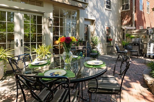20 Atkinson Street, Portsmouth, NH 03801