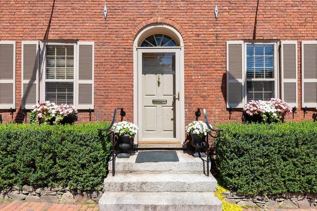 20 Atkinson Street, Portsmouth, NH 03801