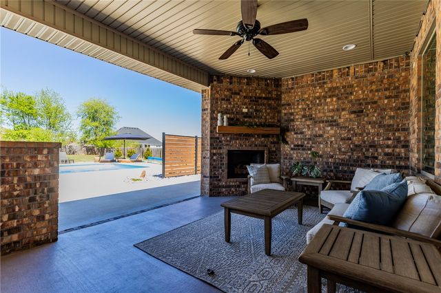 426 Eagle Ridge Drive, Farmington, AR 72730