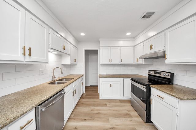 718 Land Grant Drive, Richmond, TX 77406