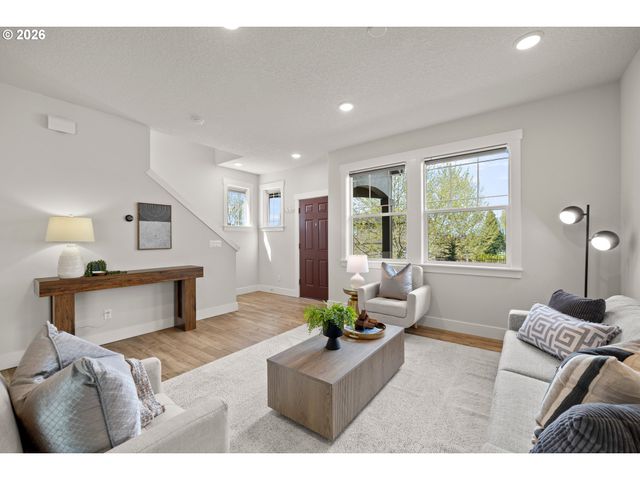 7438 Nw LAUREN Ave, Portland, OR 97229