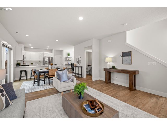 7438 Nw LAUREN Ave, Portland, OR 97229