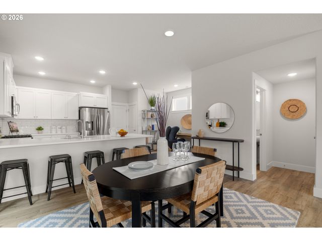 7438 Nw LAUREN Ave, Portland, OR 97229