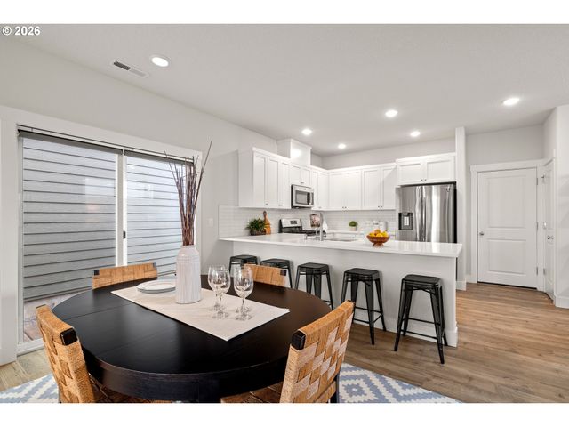 7438 Nw LAUREN Ave, Portland, OR 97229