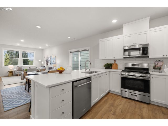 7438 Nw LAUREN Ave, Portland, OR 97229