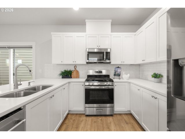 7438 Nw LAUREN Ave, Portland, OR 97229