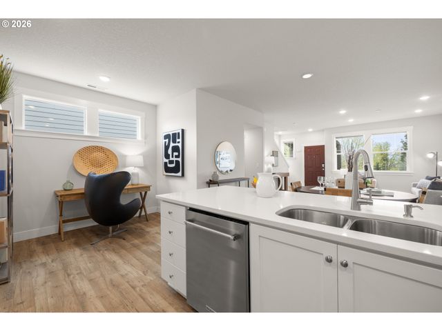 7438 Nw LAUREN Ave, Portland, OR 97229