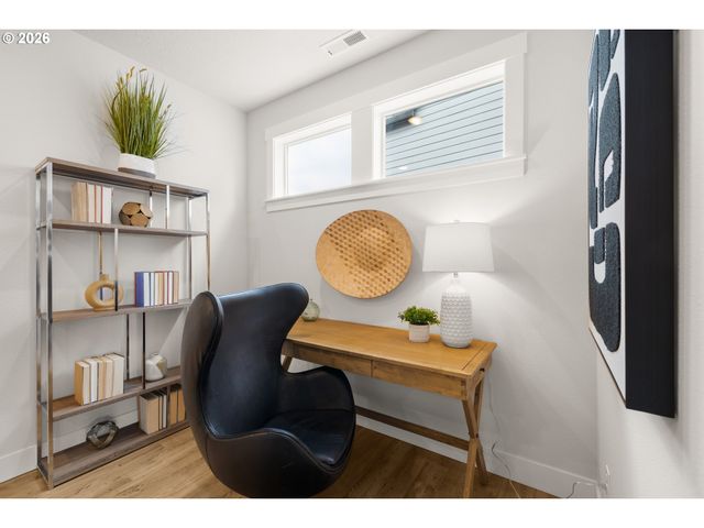 7438 Nw LAUREN Ave, Portland, OR 97229