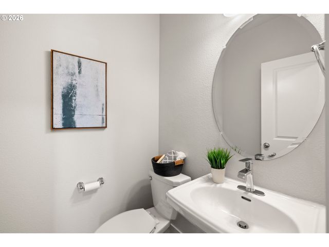 7438 Nw LAUREN Ave, Portland, OR 97229