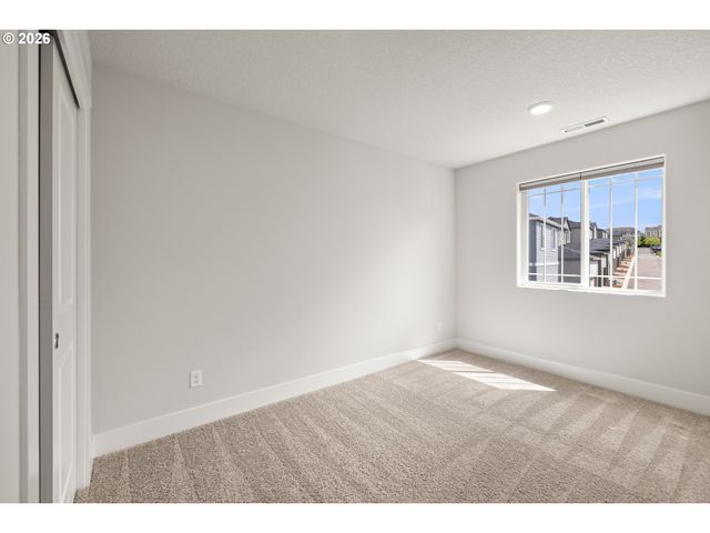 7438 Nw LAUREN Ave, Portland, OR 97229