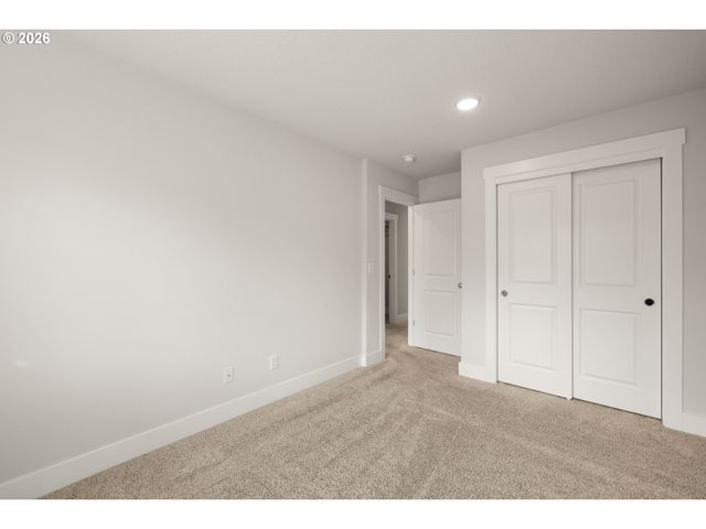 7438 Nw LAUREN Ave, Portland, OR 97229