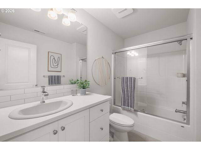 7438 Nw LAUREN Ave, Portland, OR 97229