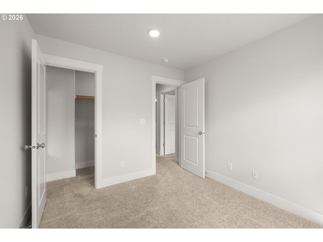 7438 Nw LAUREN Ave, Portland, OR 97229