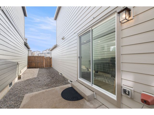 7438 Nw LAUREN Ave, Portland, OR 97229