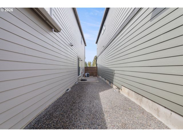 7438 Nw LAUREN Ave, Portland, OR 97229