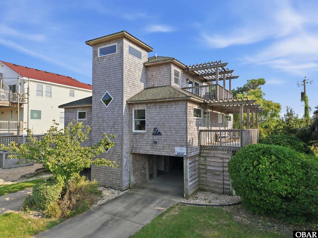 Image 3 of property listing at 101 Ocean Bay Boulevard, Duck, NC 27949