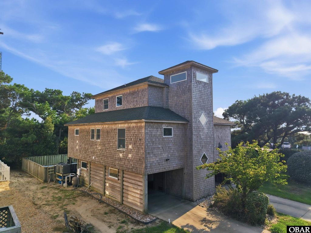 Image 4 of property listing at 101 Ocean Bay Boulevard, Duck, NC 27949