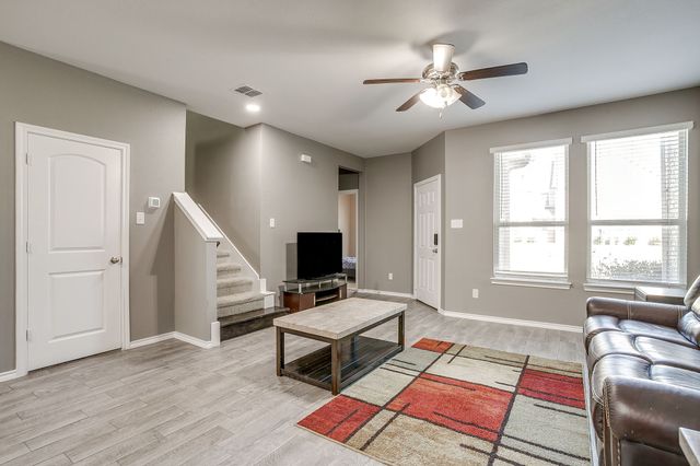 417 Milverton Drive, Fort Worth, TX 76036