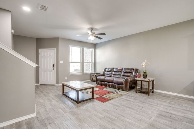 417 Milverton Drive, Fort Worth, TX 76036