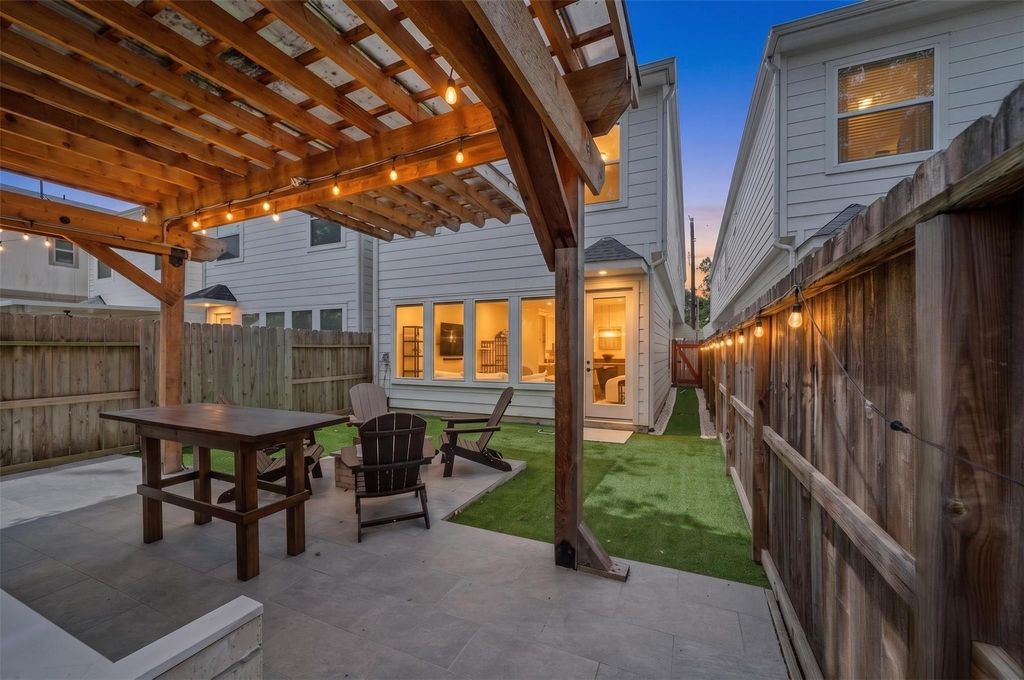 1128 Malone Street, Houston, TX 77007
