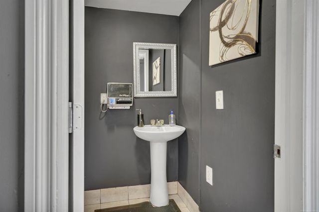 8146 E Eight Mile Road, Detroit, MI 48234