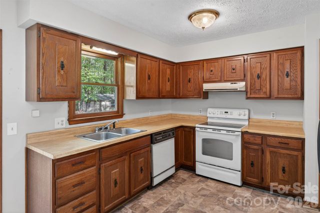 404 Ciccone Drive, Hendersonville, NC 28791
