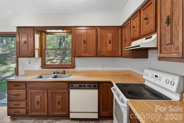 404 Ciccone Drive, Hendersonville, NC 28791