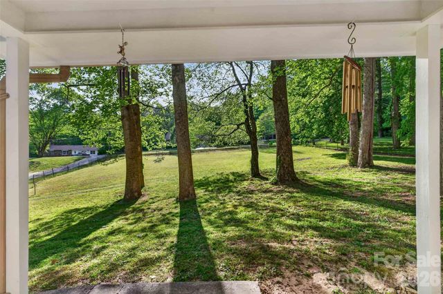 404 Ciccone Drive, Hendersonville, NC 28791