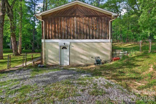 404 Ciccone Drive, Hendersonville, NC 28791