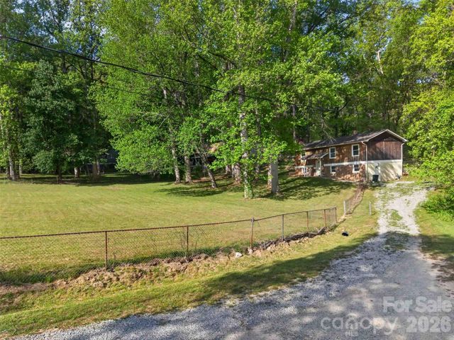 404 Ciccone Drive, Hendersonville, NC 28791