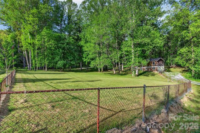 404 Ciccone Drive, Hendersonville, NC 28791