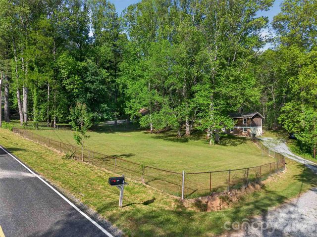 404 Ciccone Drive, Hendersonville, NC 28791
