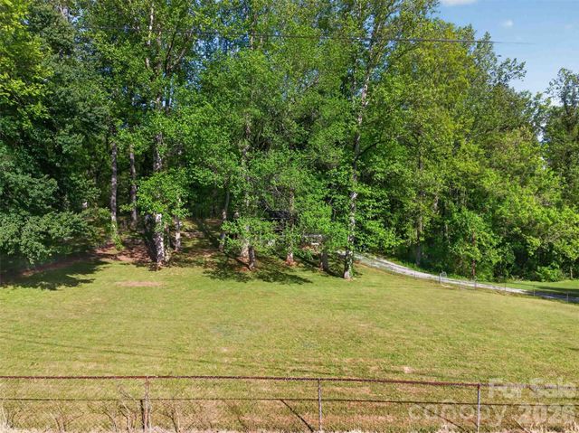 404 Ciccone Drive, Hendersonville, NC 28791