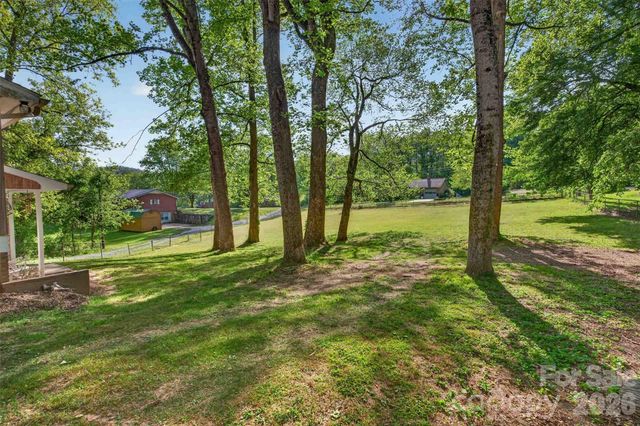 404 Ciccone Drive, Hendersonville, NC 28791