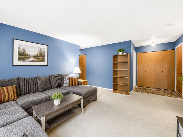 1059 Southbury Lane, Wheeling, IL 60090