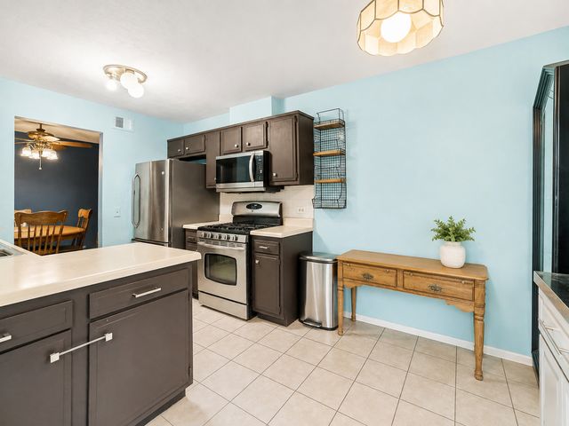 1059 Southbury Lane, Wheeling, IL 60090