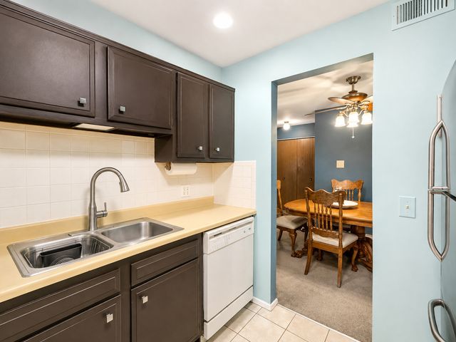 1059 Southbury Lane, Wheeling, IL 60090