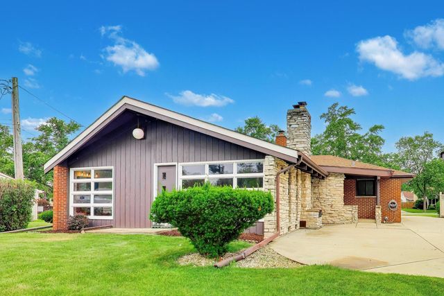3N361 N Howard Avenue, Elmhurst, IL 60126