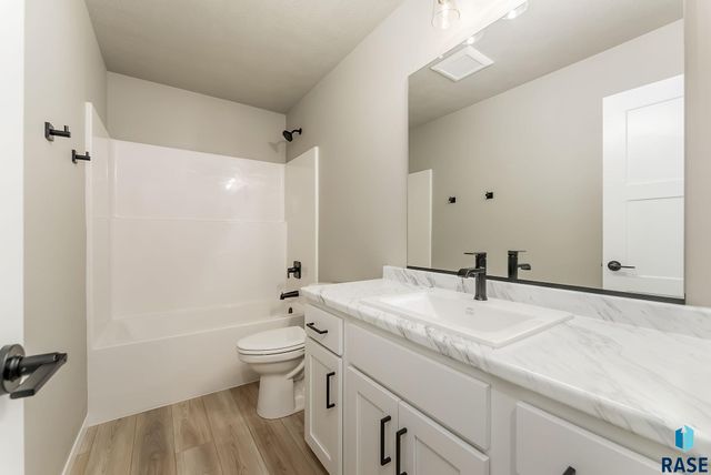 1230 N POPLAR Ave Avenue, Tea, SD 57064