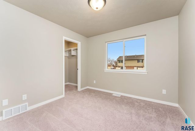 1230 N POPLAR Ave Avenue, Tea, SD 57064