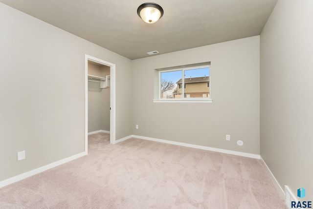 1230 N POPLAR Ave Avenue, Tea, SD 57064