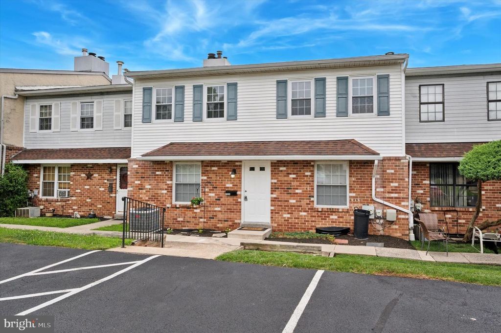 2004 WHITPAIN HLS, Blue Bell, PA 19422