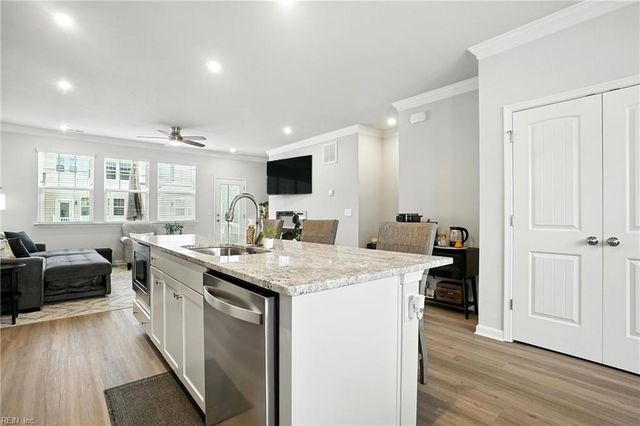 1808 Moravian WALK, Chesapeake, VA 23323
